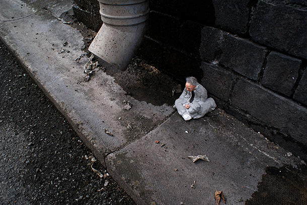 Street art:: ‘Cement Eclipses’ by Isaac Cordal