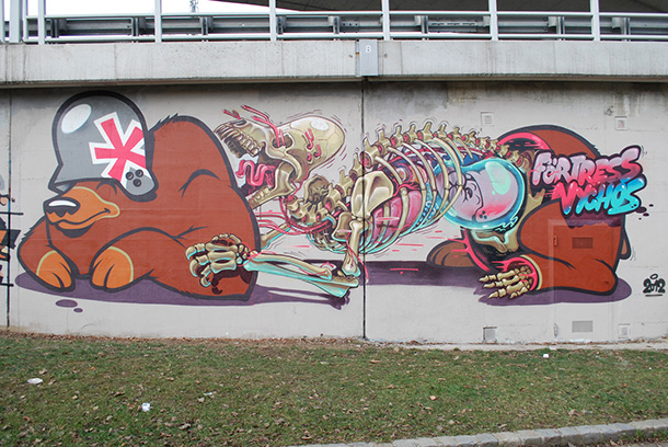 Street art:: The anatomy of mother bear giving birth