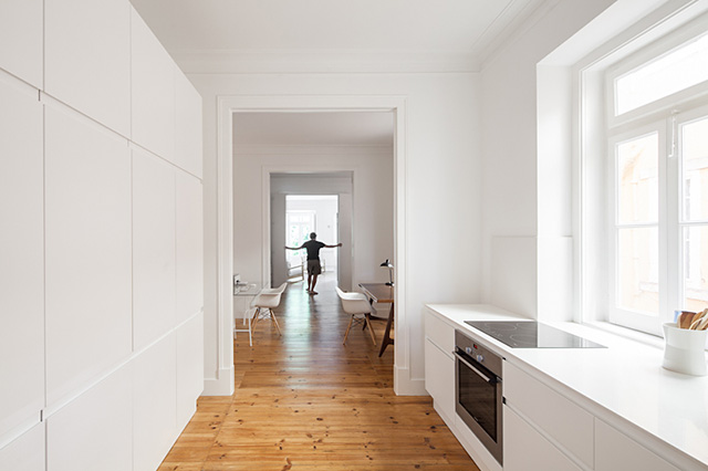 Minimalist apartment renovation in Lisbon by Marco Arraiolos