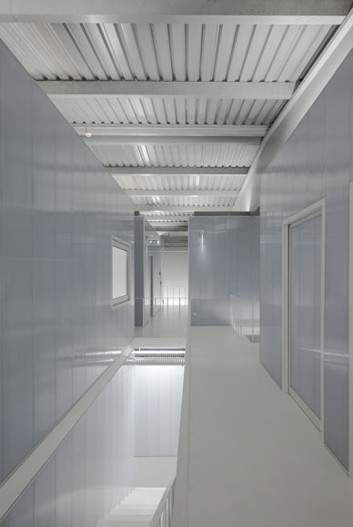 Controlar Headquarters by Adoff.Zurcatnas Arquitetos Associados