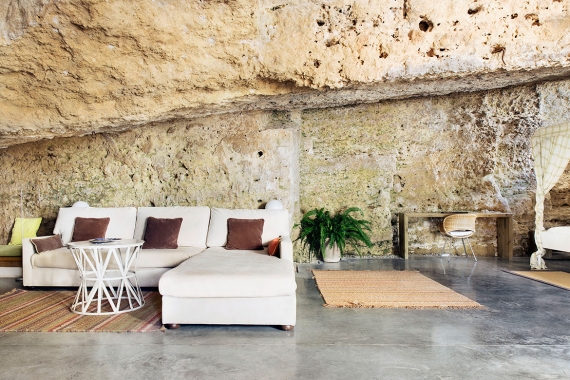 'Cuevas del Pino' Cave House in Spain by UMMOestudio