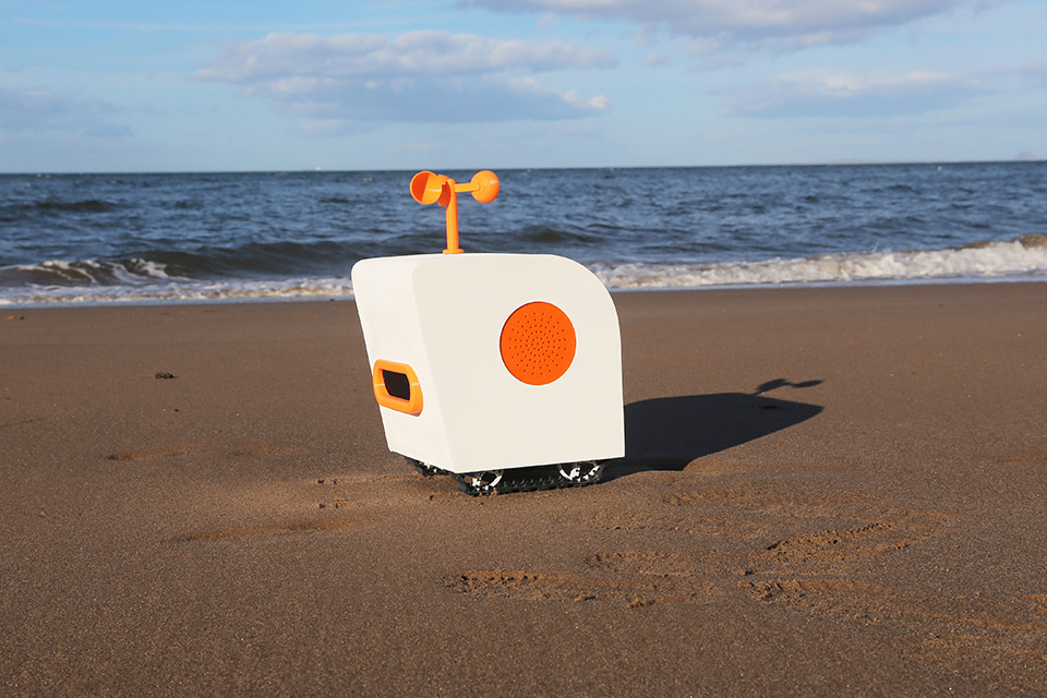 'Poet on the Shore' - Romantic Robot by Yuxi Liu