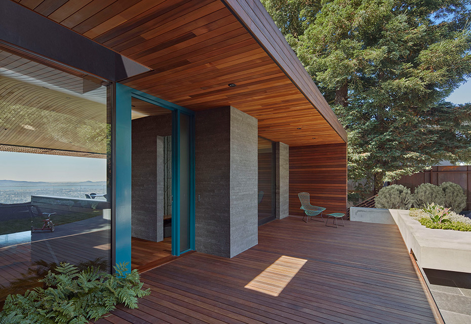 Skyline House with Curved Wooden Ceiling in Oakland by Terry & Terry Architecture