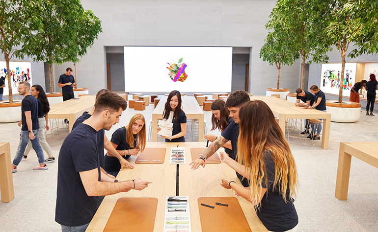 Apple Piazza Liberty Opens in the Center of Milan