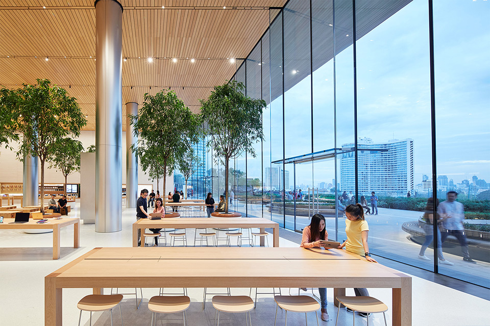 Apple Opens the First Store in Thailand