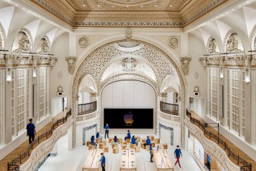 New Apple Store by Foster + Partners Opens in Los Angeles’ Historic Tower Theatre
